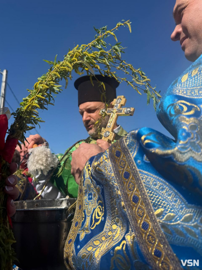 Як у Луцьку освячували вербу. Фото