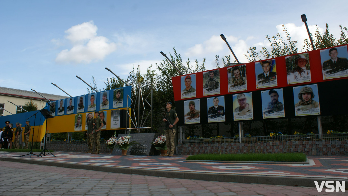 У Луцьку на території військового ліцею відкрили Алею пам’яті з портретами загиблих Героїв