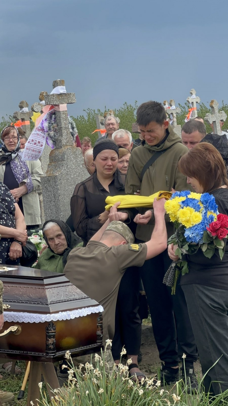 Назавжди в строю: на Волині попрощалися із захисником України Андрієм Вересом