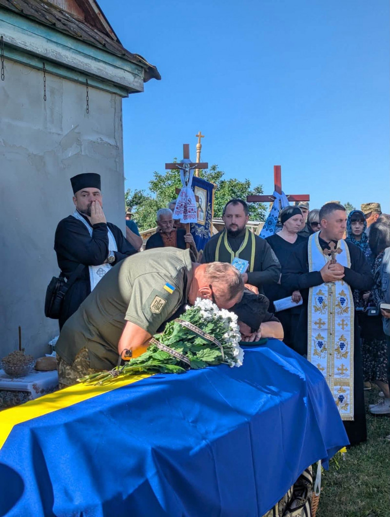 Півторарічний син більше не обійме батька: на Волині попрощалися з 30-річним воїном Віталієм Ксьондзиком
