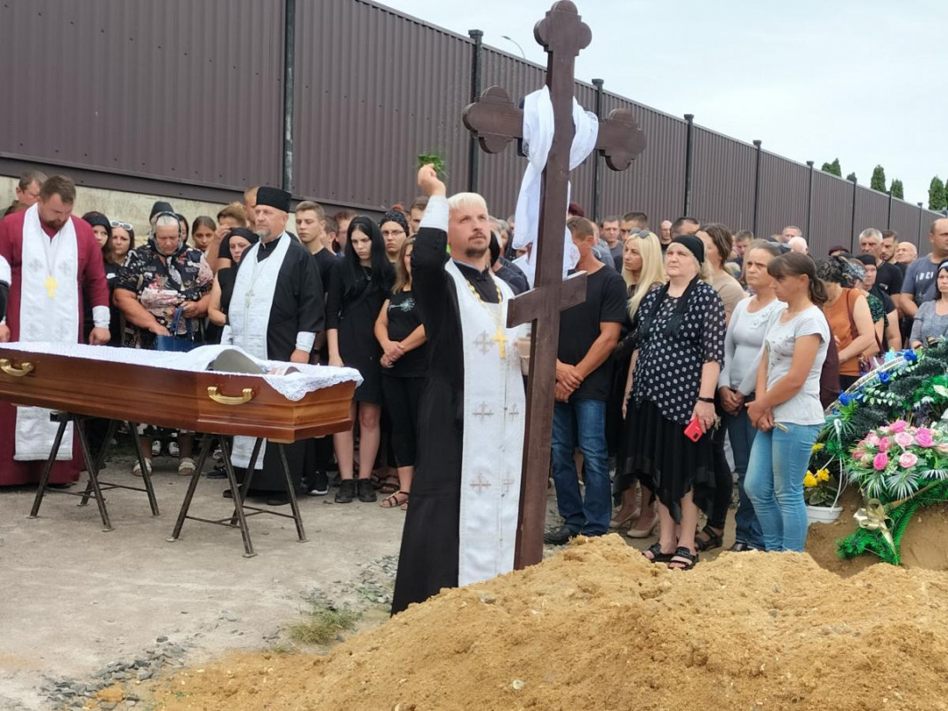 У Рожищі в останню земну дорогу провели захисника України Андрія Кобача
