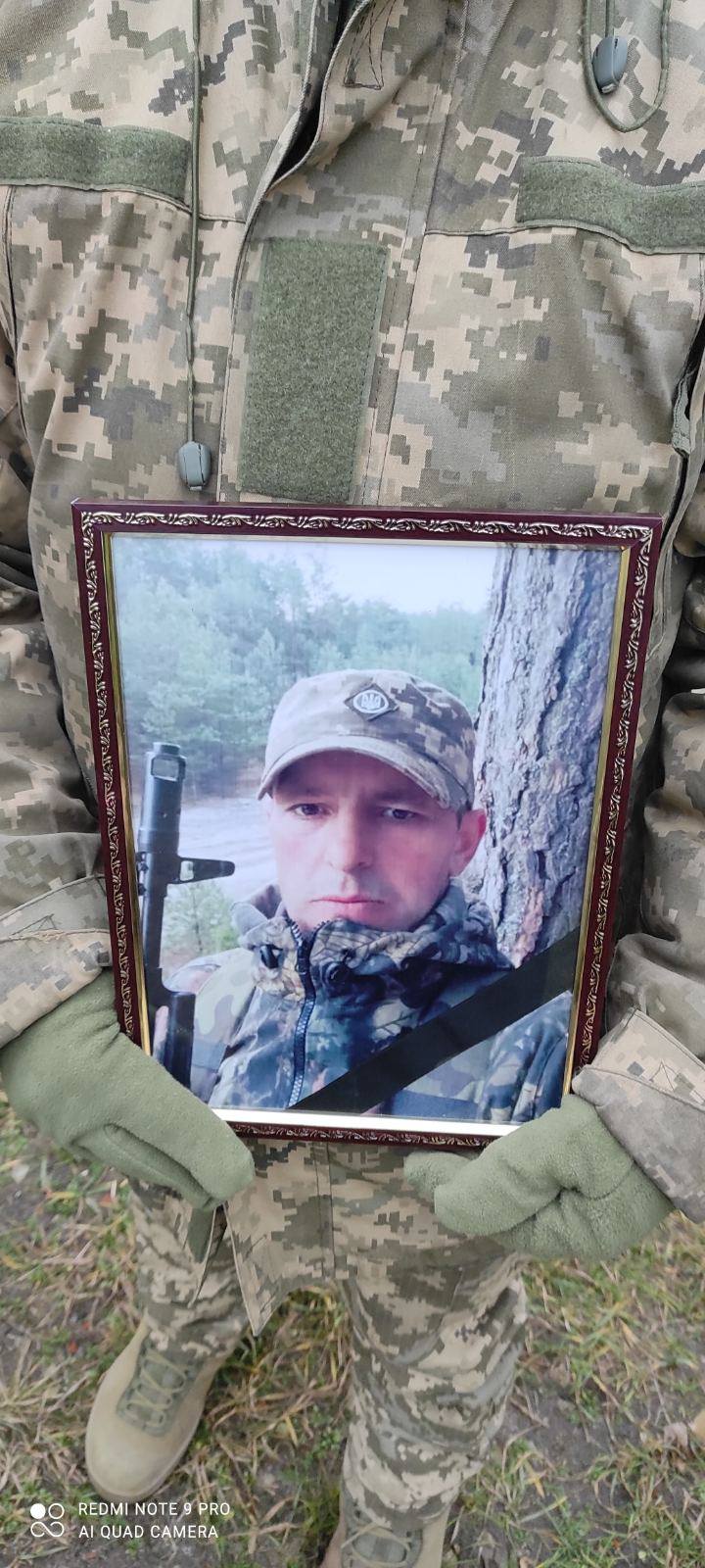 Дев’ять місяців вважався зниклим безвісти: на Волині останню земну дорогу провели Героя Василя Шміло