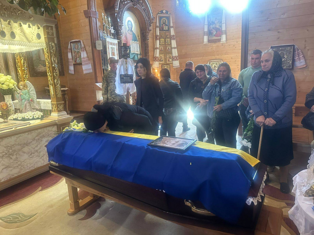 Не встиг створити сім’ю: на Волині в останню земну путь провели 28-річного Героя Миколу Шевчука