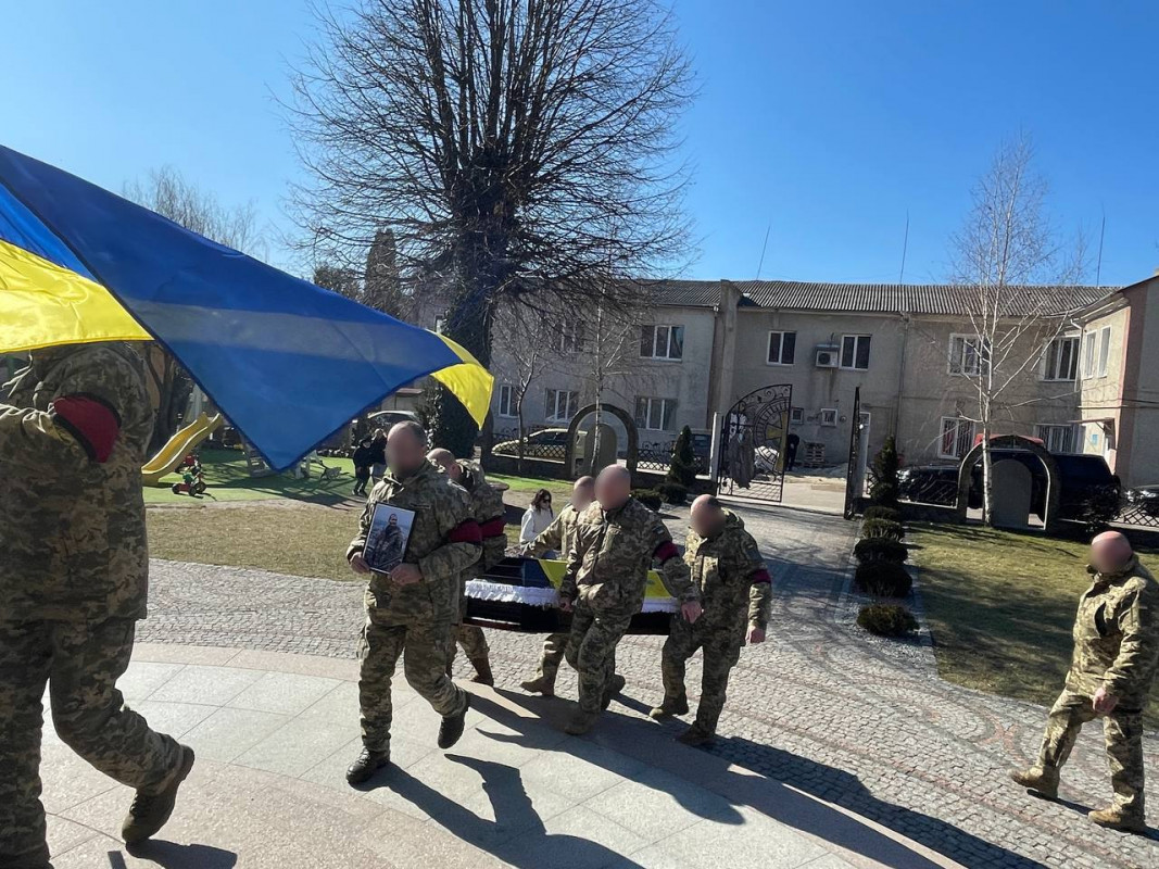 Придбав будинок і мріяв про щасливе життя у ньому: на Волині віддали шану штаб-сержанту Анатолію Єрмакову