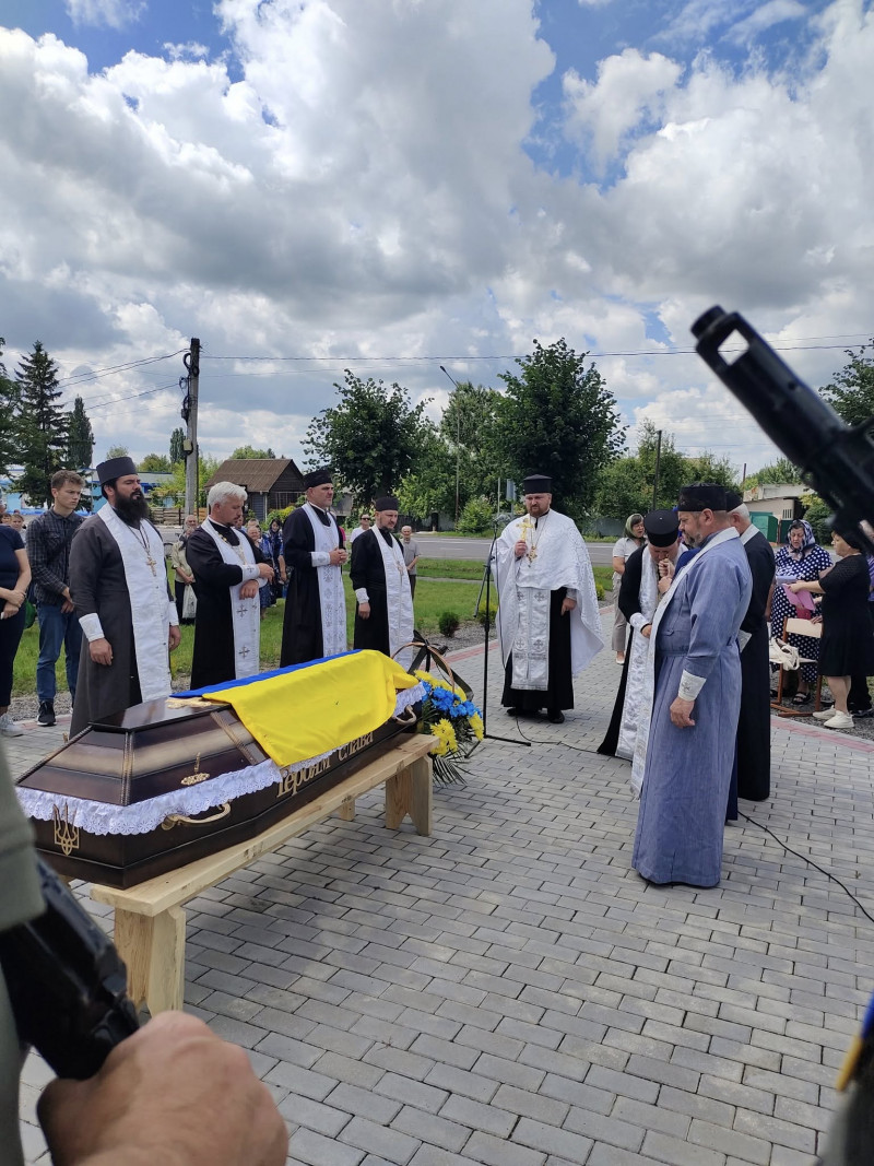 Життя Героя трагічно обірвалося у Курській області: на Волині в останню дорогу провели Віктора Кревського