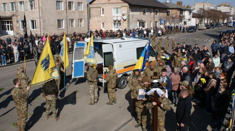 У громаді на Волині попрощалися із 23-річним розвідником «Азова» Назаром Поліщуком