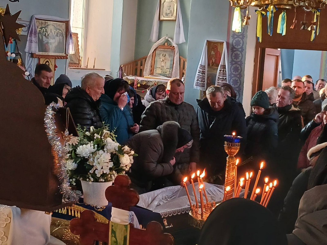 Приїхав у відпустку і серце зупинилося уві сні: на Волині поховали молодого захисника Ігоря Трохимчука