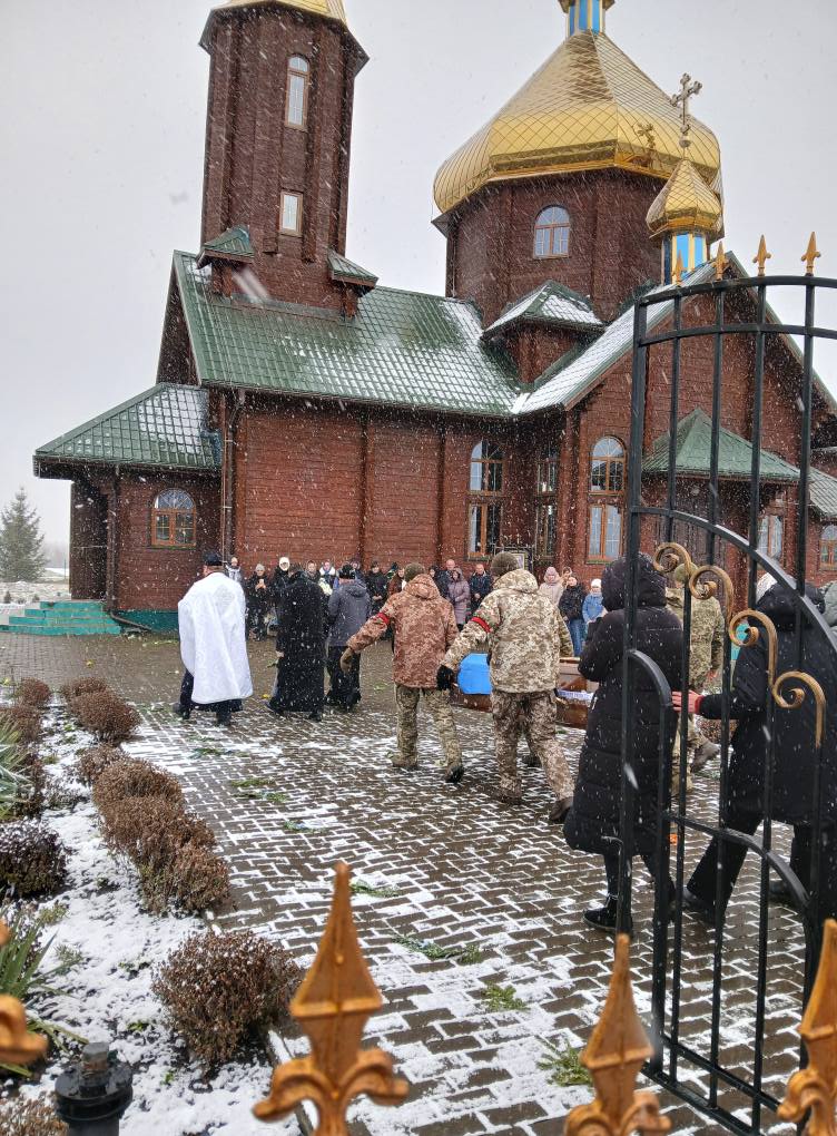 Серце зупинилося на Донеччині: волиняни провели в останню дорогу Героя Володимира Баглая