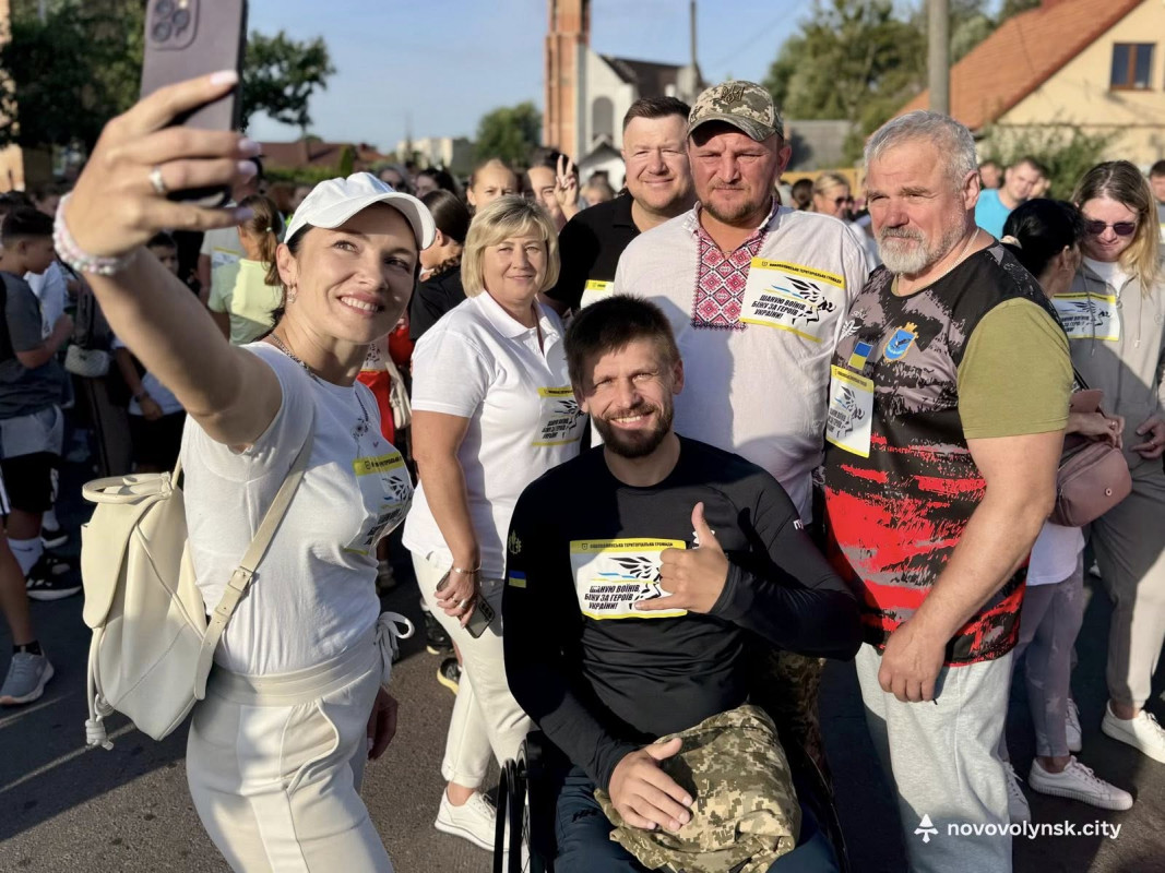 «Шаную воїнів, біжу за героїв України»: у місті на Волині на благодійному заході зібрали гроші для ЗСУ