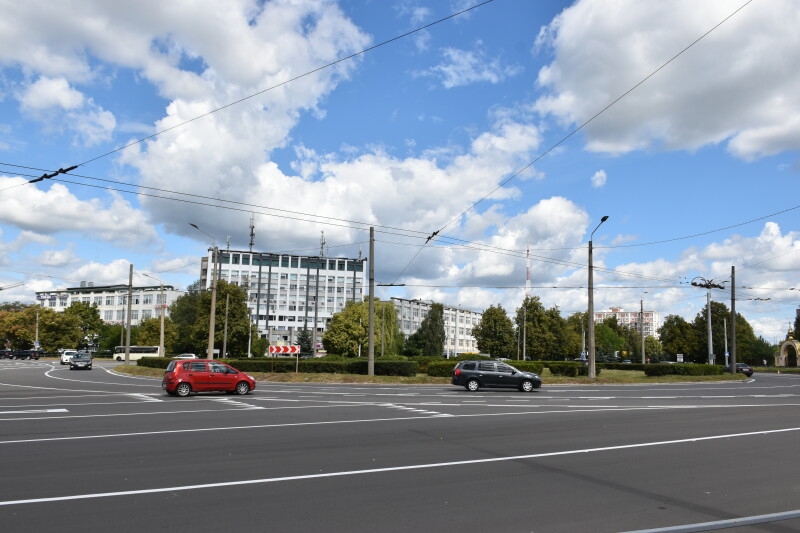 У Луцьку наносять нову дорожню розмітку: що змінилося