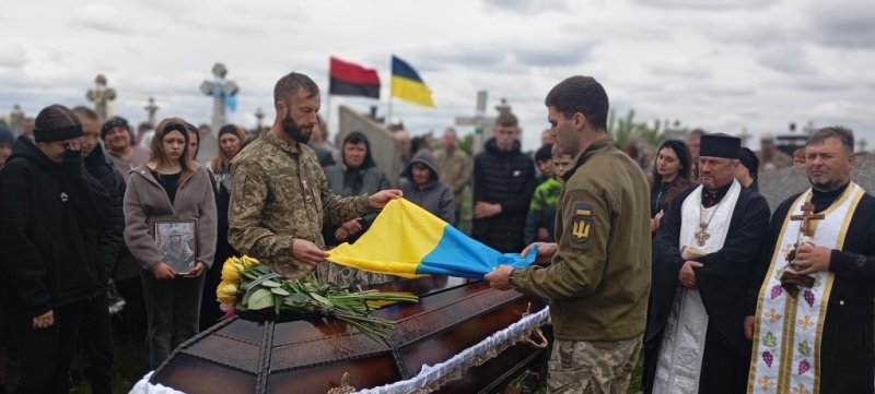 «Мужньо захищав від ворога свою країну»: на Волині в останню дорогу провели військовослужбовця Миколу Марчука