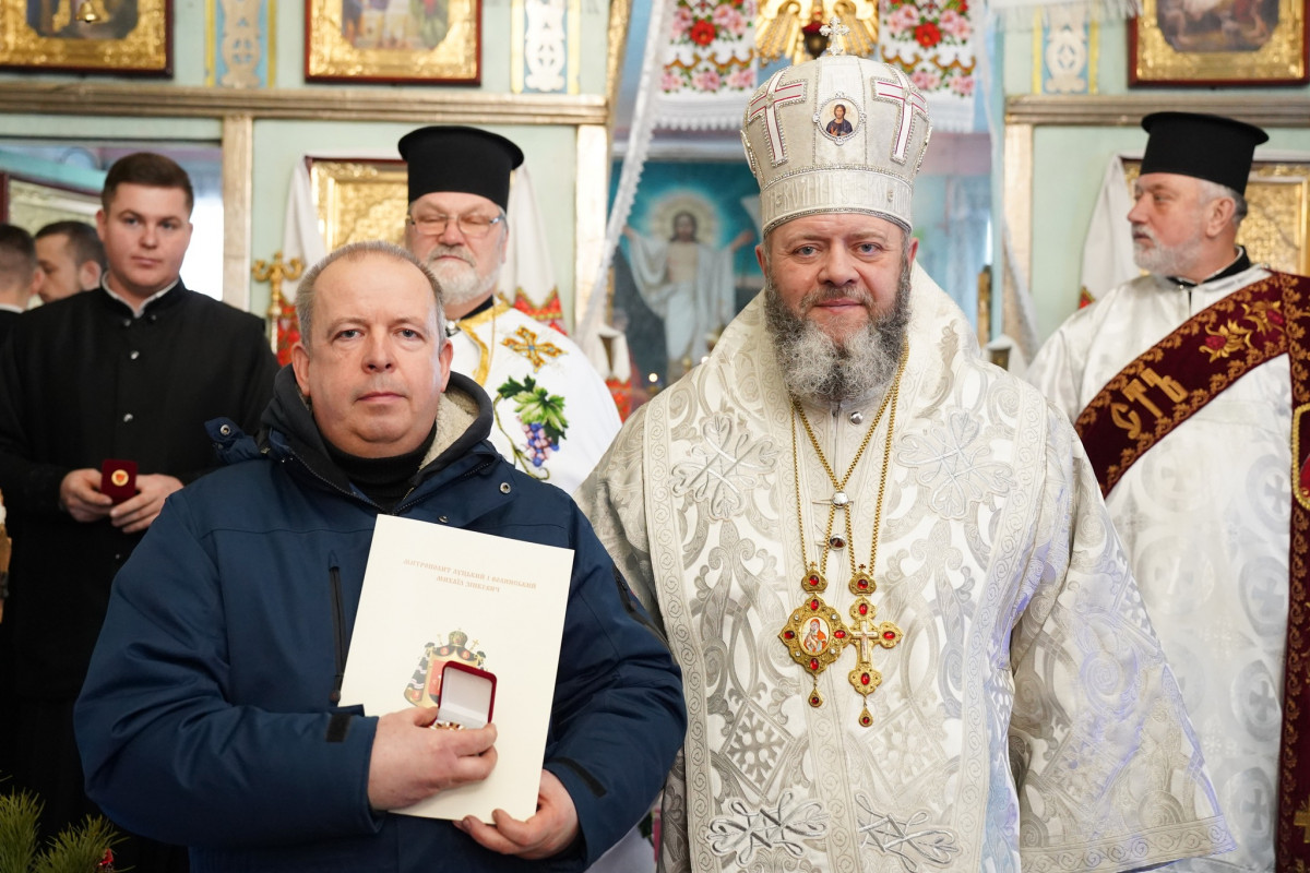 Владика Михаїл очолив празник Михайлівської парафії у Луцьку і нагородив духовенство та парафіян