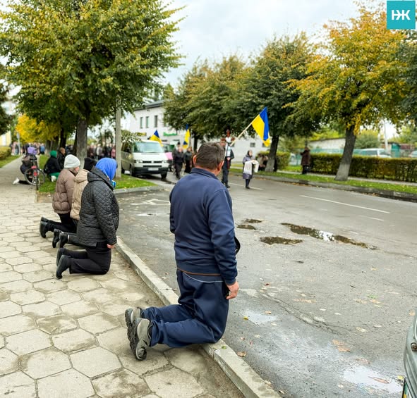 Серце не витримало важкого поранення: на Волині провели в останню путь захисника Богдана Сащука