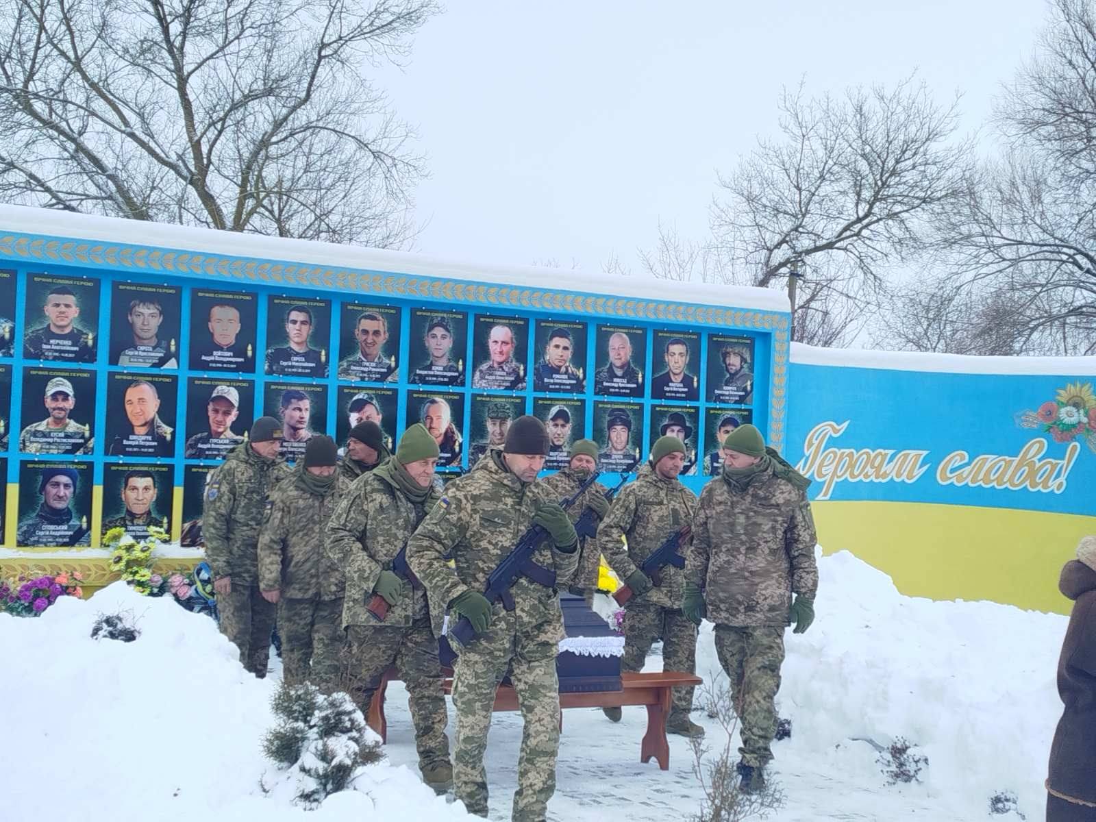 Брат - теж на фронті: на Волині в останню путь провели мужнього воїна Сергія Верезія