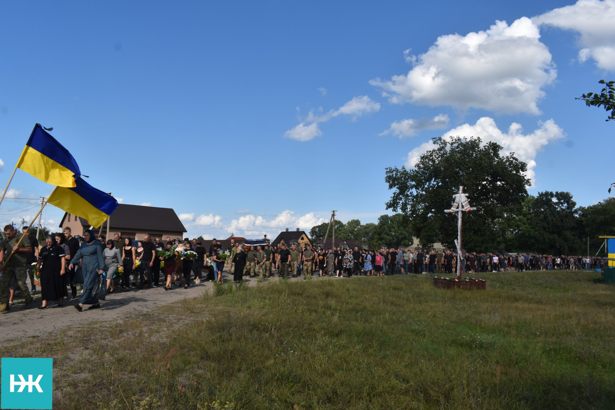 Напівсиротами зосталися троє дітей: на Волині попрощалися з Героєм Олександром Жилкою