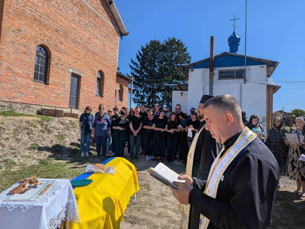 Півторарічний син більше не обійме батька: на Волині попрощалися з 30-річним воїном Віталієм Ксьондзиком