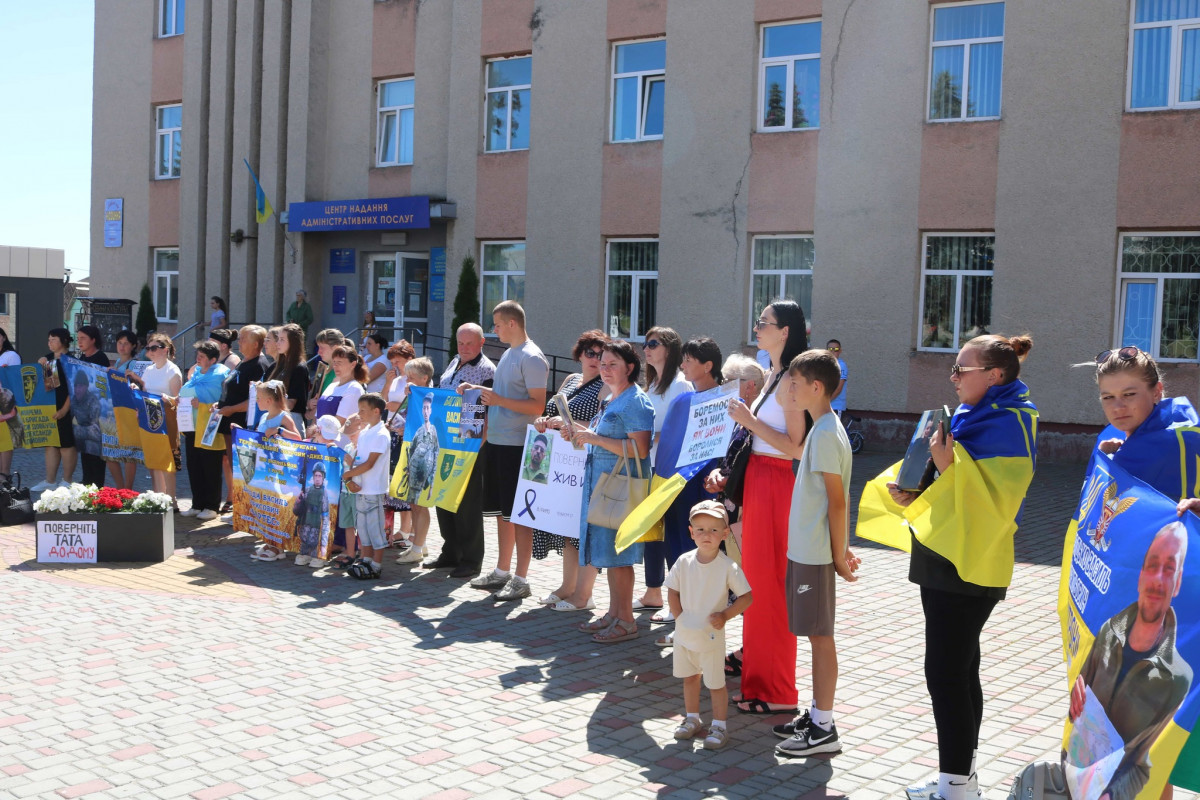 «Має повернутися кожен»: у місті на Волині провели акцію на підтримку полонених і зниклих безвісти військових