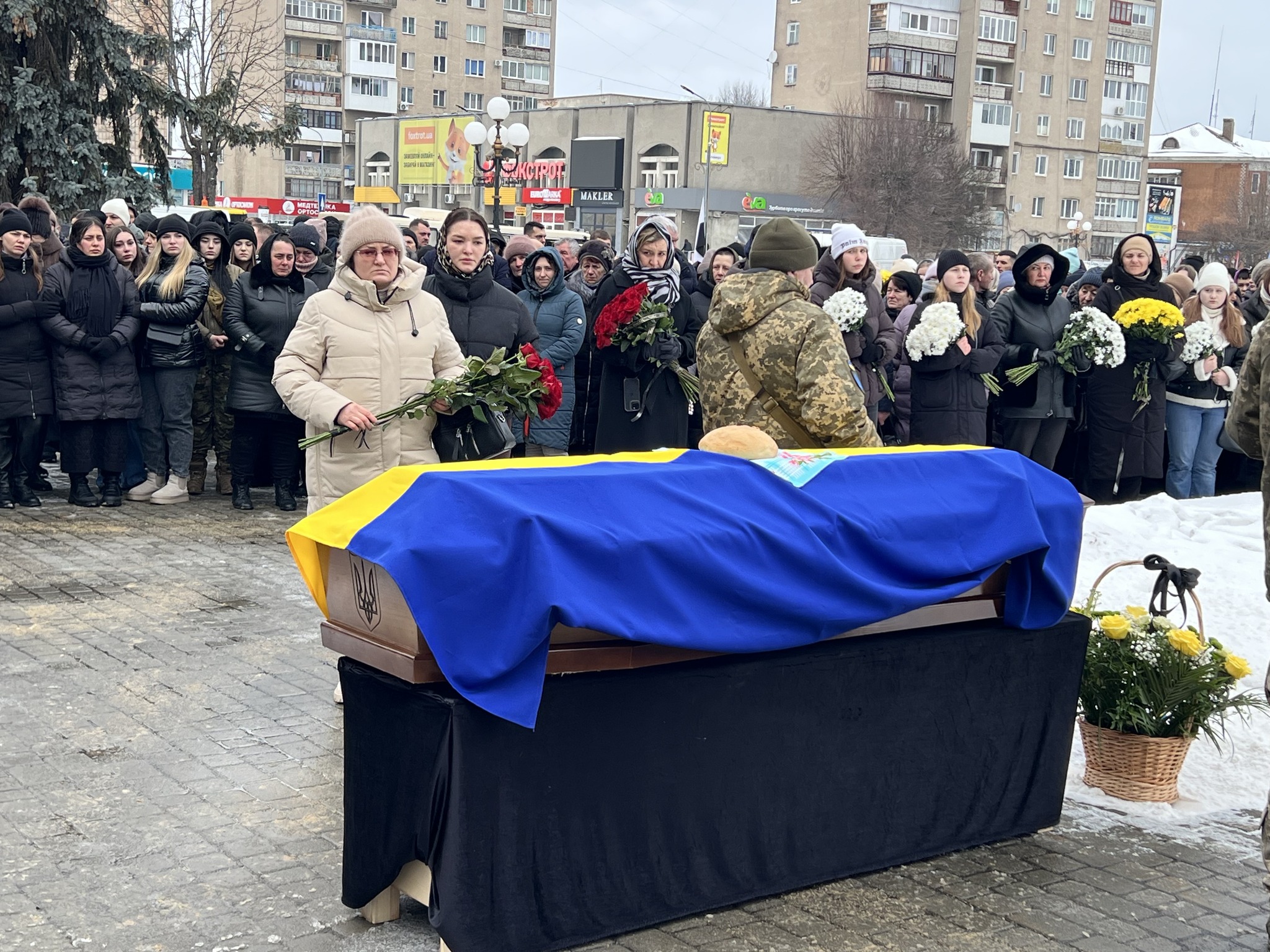 Загинув за три тижні до свого 26-річчя: на Волині в останню земну путь провели Героя Василя Гордіюка
