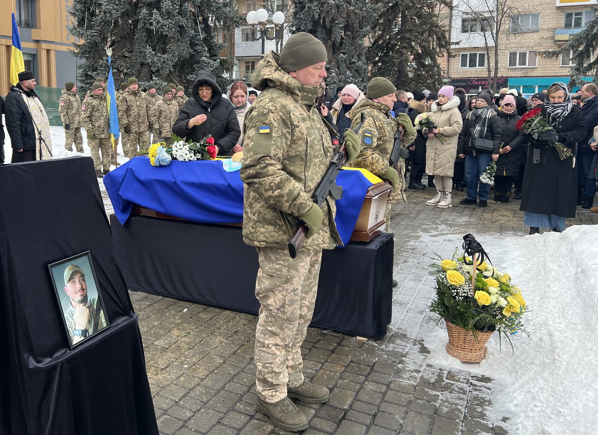 Загинув за три тижні до свого 26-річчя: на Волині в останню земну путь провели Героя Василя Гордіюка