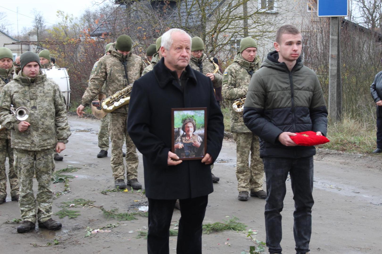 Завтра йому мало виповнитися 55 років: на Волині попрощалися із захисником Василем Савичем