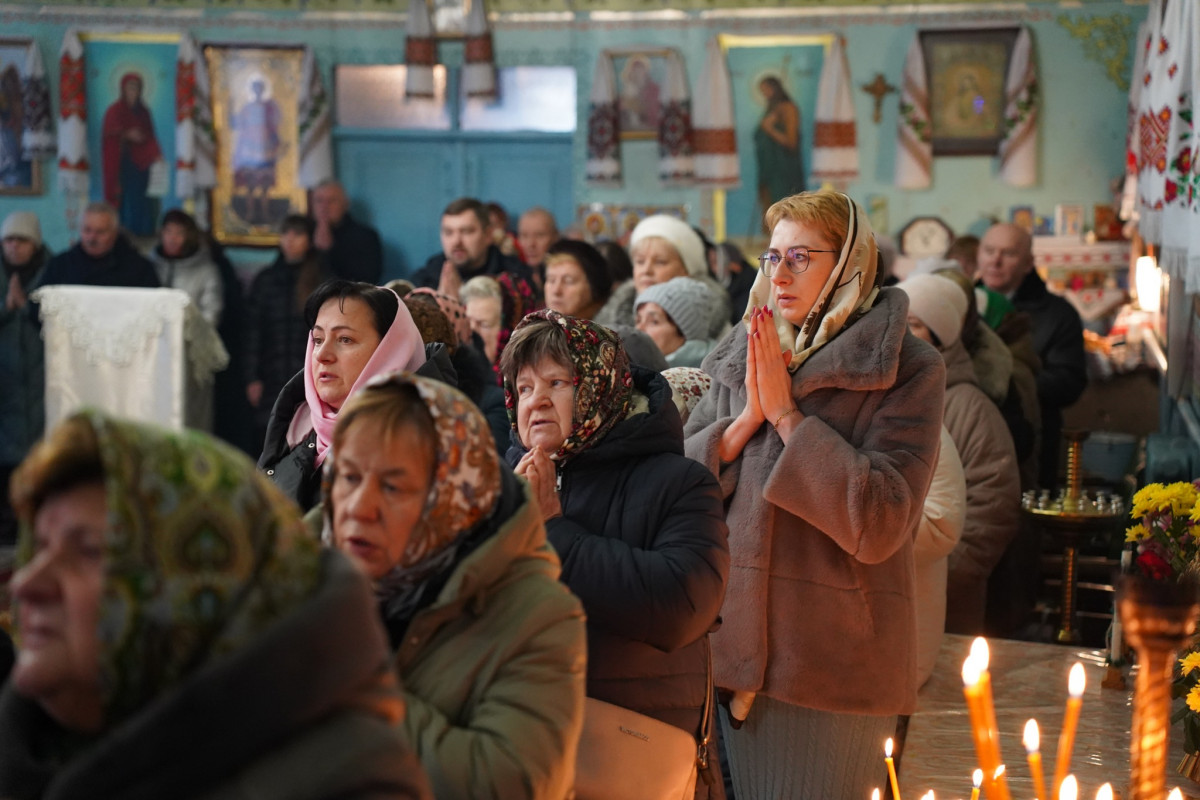 Владика Михаїл очолив празник Михайлівської парафії у Луцьку і нагородив духовенство та парафіян