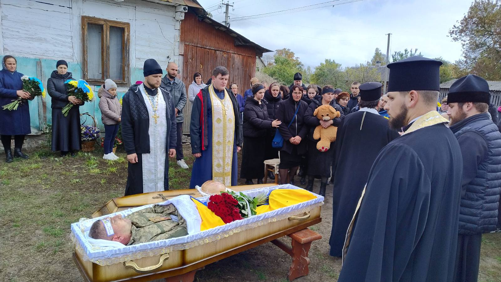 Загинув унаслідок ворожого обстрілу: на Волині попрощались з Героєм Іваном Горбачем