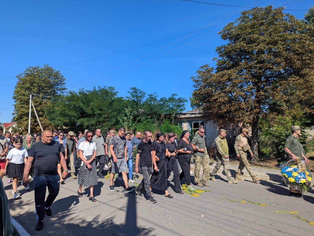 Півторарічний син більше не обійме батька: на Волині попрощалися з 30-річним воїном Віталієм Ксьондзиком