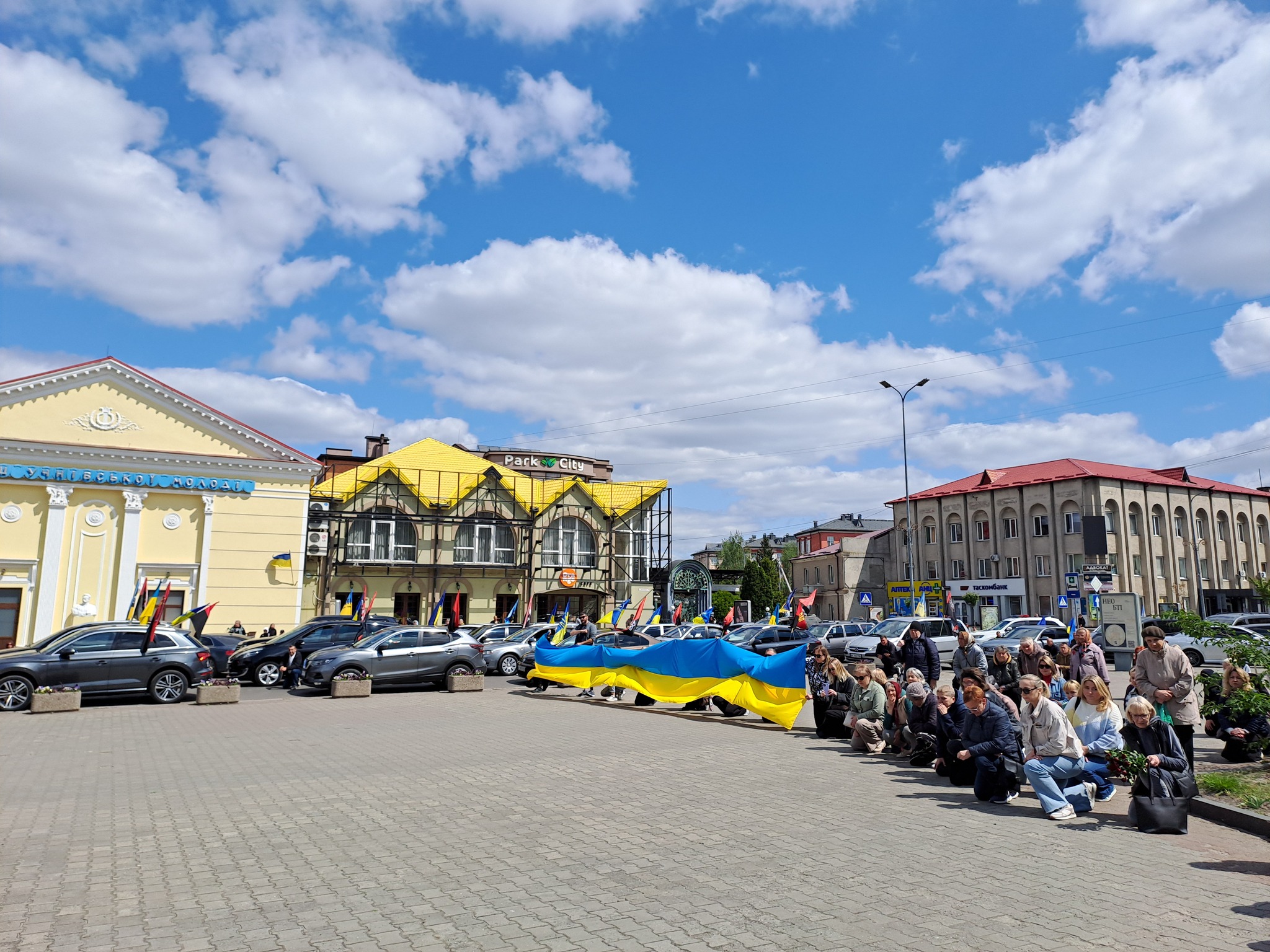 «Тато – моя душа, яку з мене вирвали»: на Волині в один день попрощалися з двома Героями - Максимом Плотніковим та Русланом Фатхудіновим