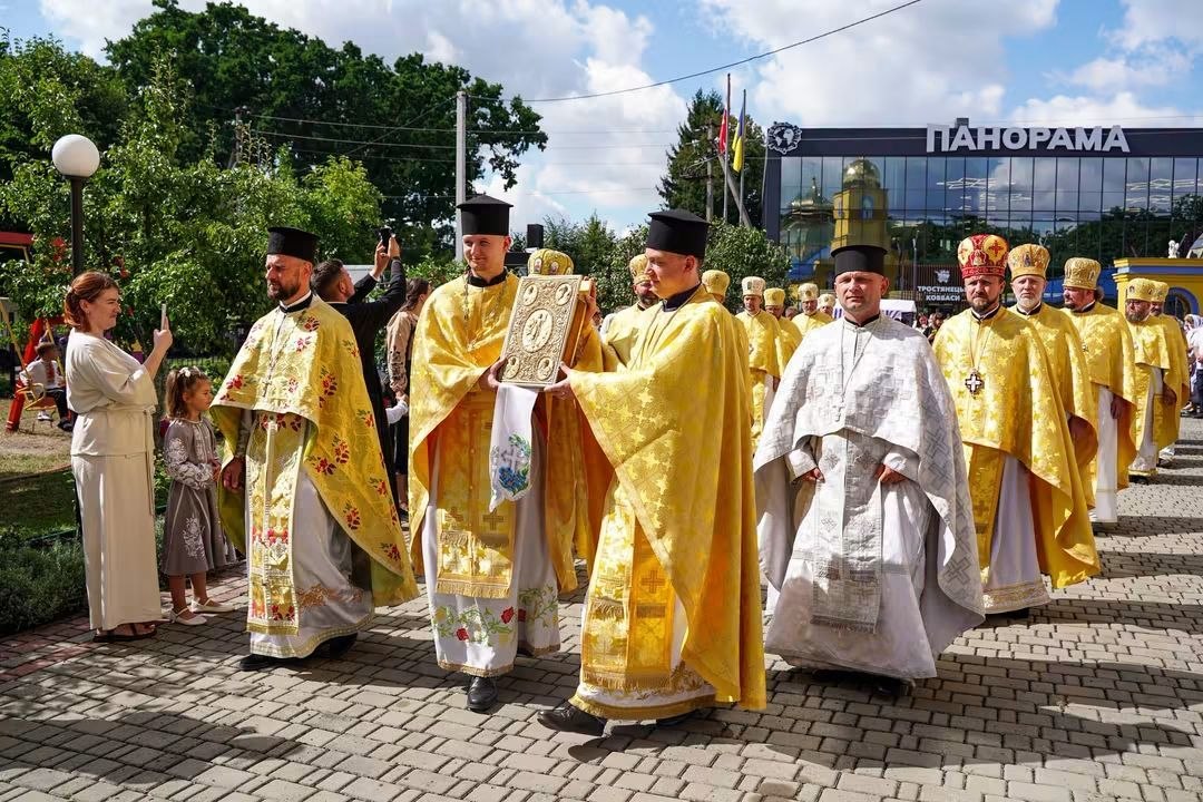 У місті на Волині відзначили 30-річчя Покровського собору: митрополит Михаїл очолив Літургію