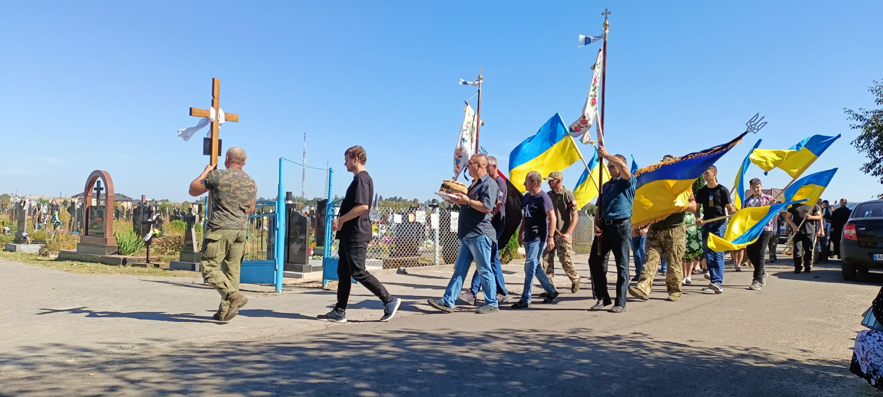 Добрий, спокійний, завжди готовий допомогти: волиняни попрощалися з Героєм Миколою Линником