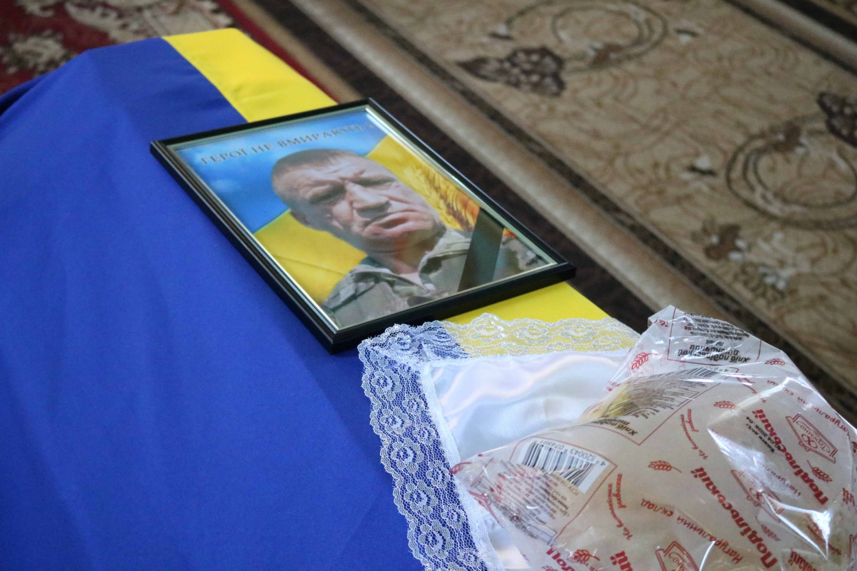 Близько 11 місяців вважався зниклим безвісти: на Волині попрощалися із захисником Василем Фаринюком