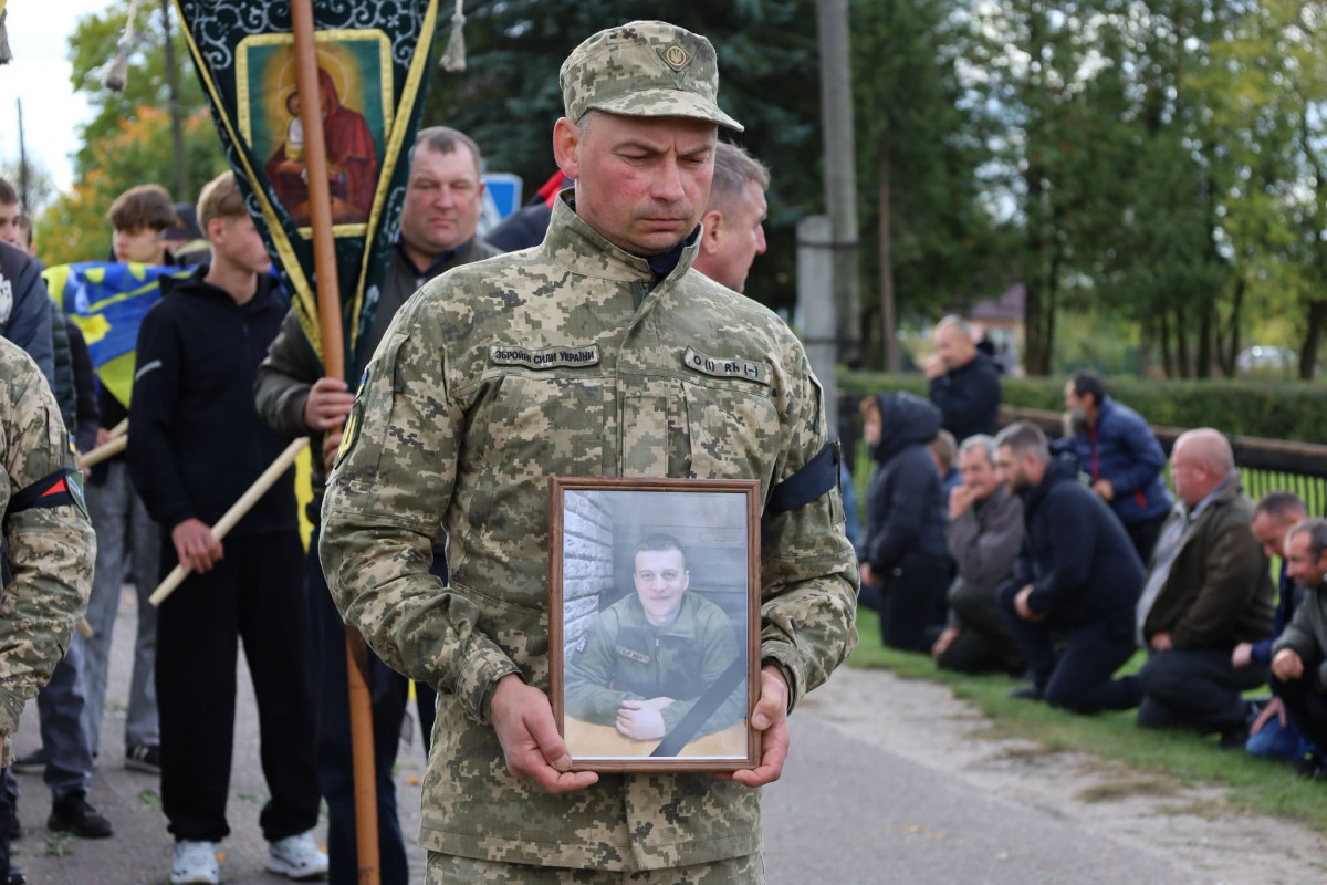 «Йому назавжди 30»: на Волині попрощалися з Героєм Романом Пилипчуком