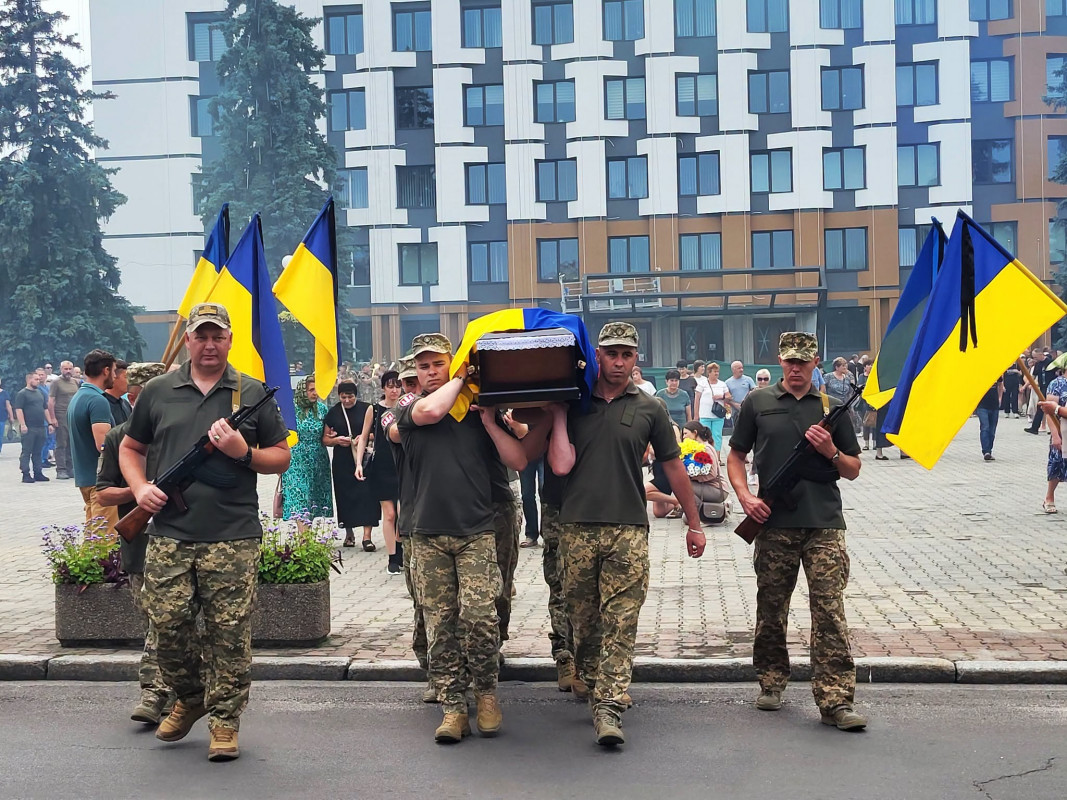 Життя обірвала війна за кілька місяців до 50-річчя: на Волині попрощалися із Героєм Віталієм Мартинюком