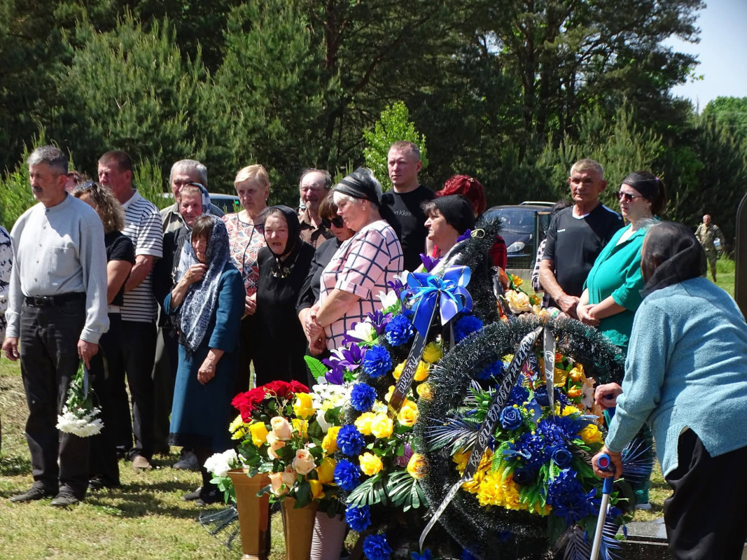 16 місяців вважався зниклим безвісти: на Волині попрощалися з Героєм Дмитром Лободюком