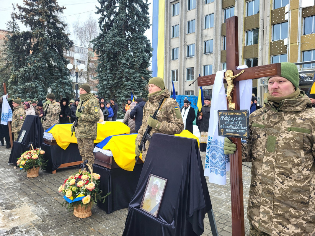 Воювали пліч-о-пліч і понад 2 роки вважалися зниклими безвісти: на Волині поховали двох Героїв - Миколу Сича та Андрія Вдовиченка