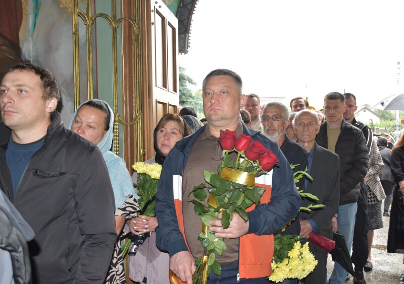 Плакало небо, плакали люди: у Луцькому  з Героєм Миколою Черновим