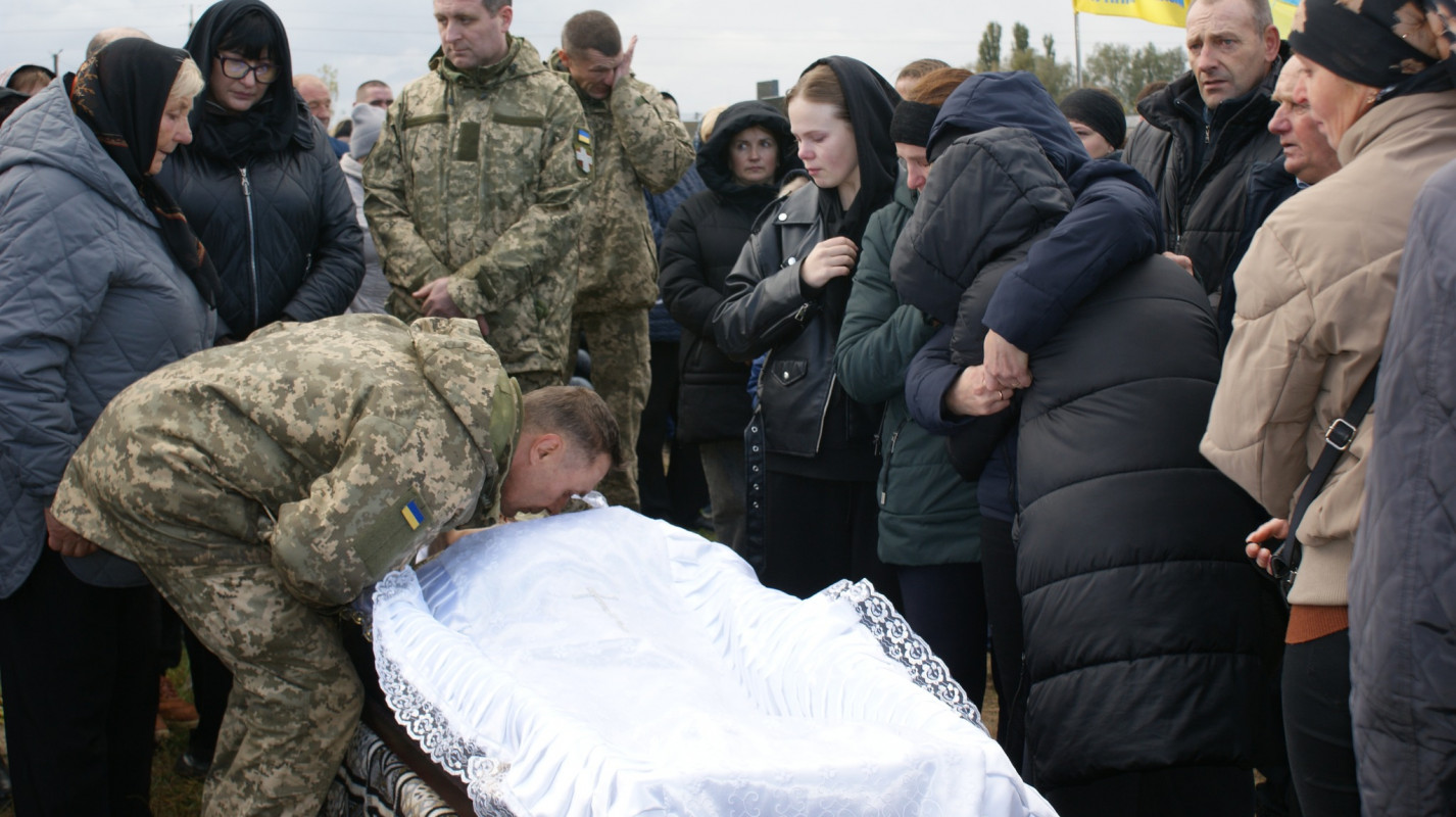 Світла людина зі щирим серцем: на Волині попрощалася з військовим Миколою Пахлею