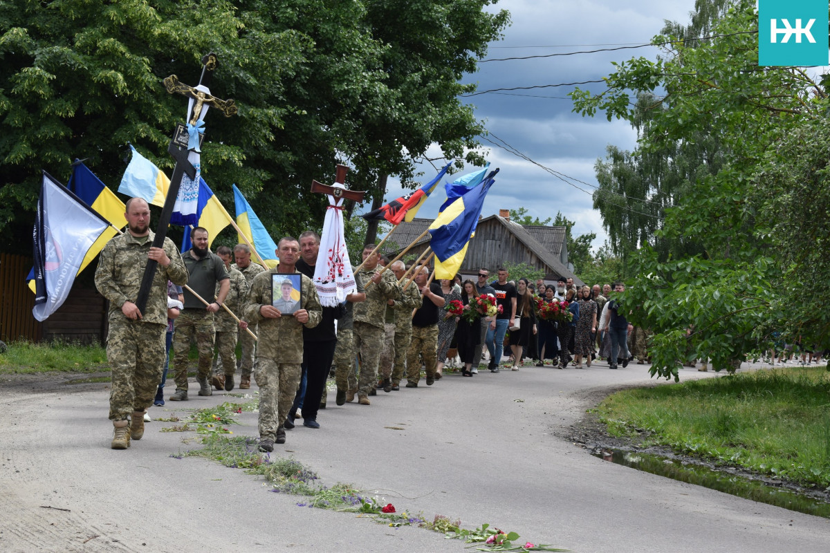 Навіки 22: на Волині усе село вийшло провести у вічність молодого Героя Артема Оласюка