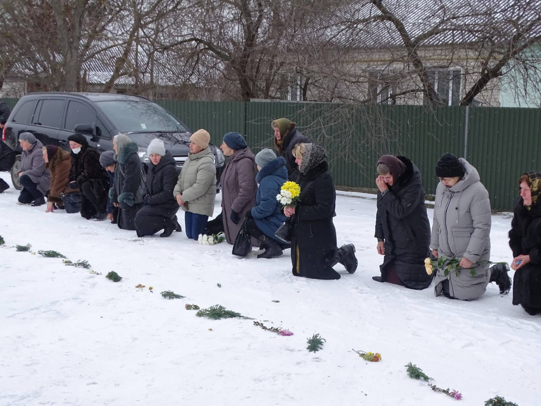 Повернувся додому «на щиті»: волиняни провели на вічний спочинок полеглого капітана Олександра Євтушка