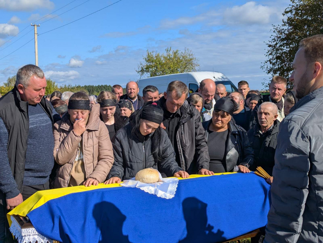 Навіки 24: на Волині в останню дорогу провели молодого Героя Петра Жука. Фото