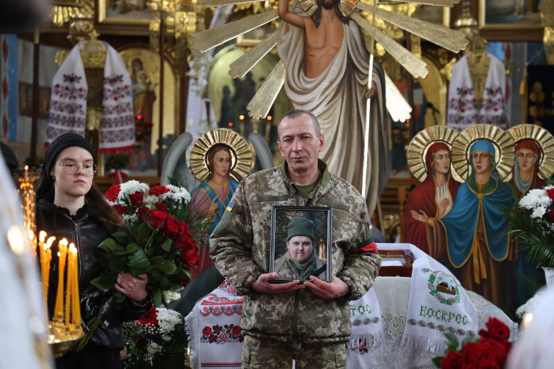 Загинув понад рік тому: у Луцькій громаді поховали 30-річного воїна Андрія Бондаря
