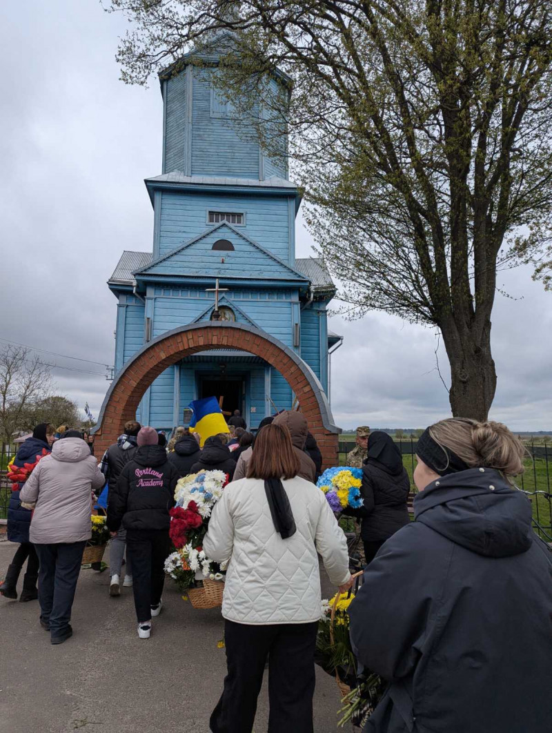 Понад півтора року вважався зниклим безвісти: на Волинь «на щиті» повернувся Герой Дмитро Новосад