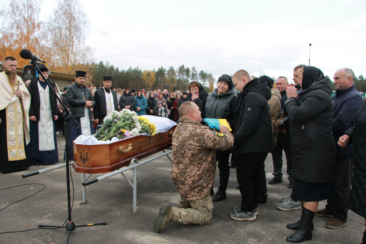 Кілька днів тому повернувся у військовий стрій: на Волині попрощалися з мужнім захисником Володимиром Євпаком