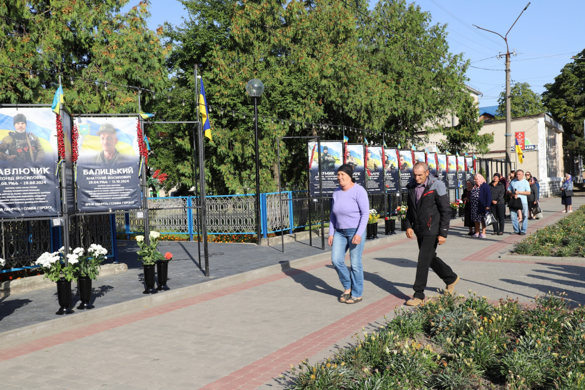 Донечка та син Героїв з’явилися на світ після загибелі своїх батьків: на Волині родинам полеглих воїнів вручили посмертні ордени
