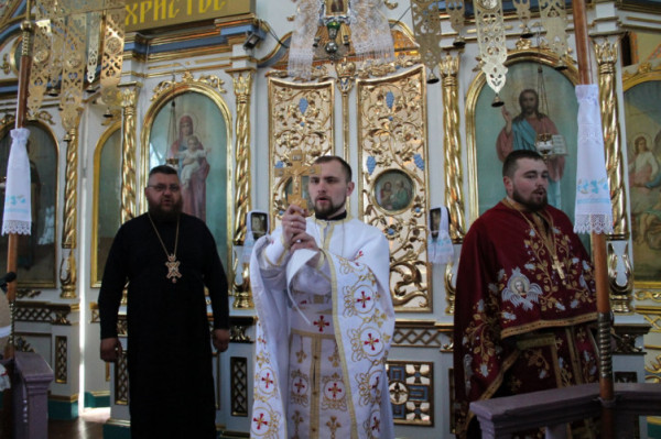 Попередній батюшка відмовився переходити до ПЦУ: У Звірові призначили нового настоятеля храму