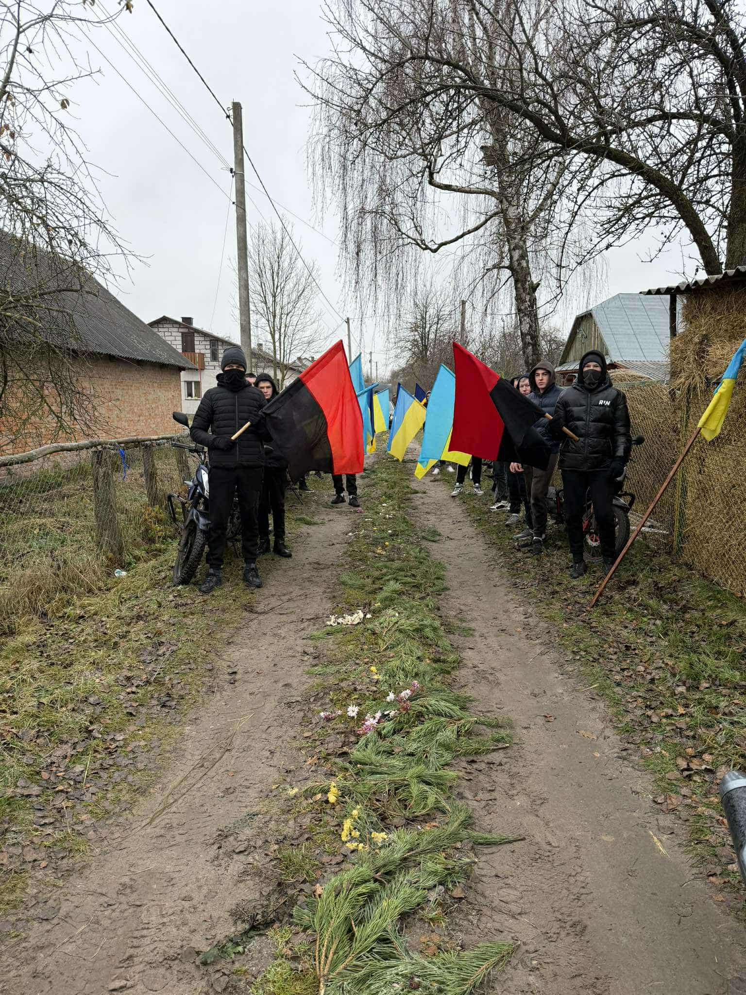 Для синів і донечок був татом, другом і порадником: на Волині в останню земну дорогу провели Героя Руслана Харчика