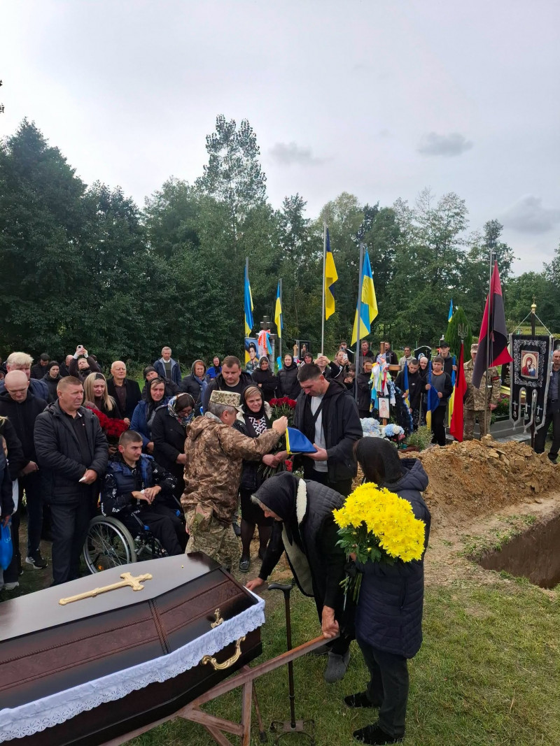 Волиняни попрощалися із захисником Олександром Пінчуком, який понад два роки вважався зниклим безвісти