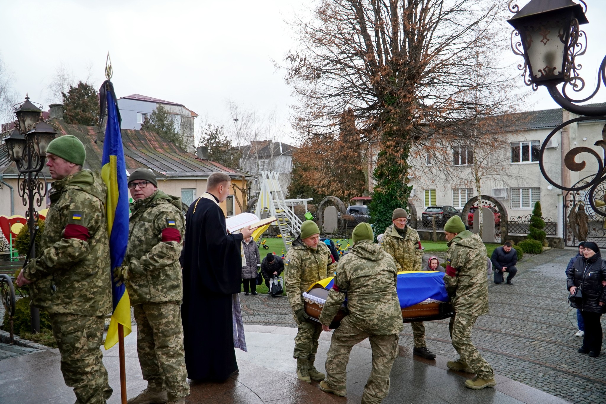Понад рік вважався зниклим безвісти: на Волині попрощалися із захисником Романом Літвінчуком
