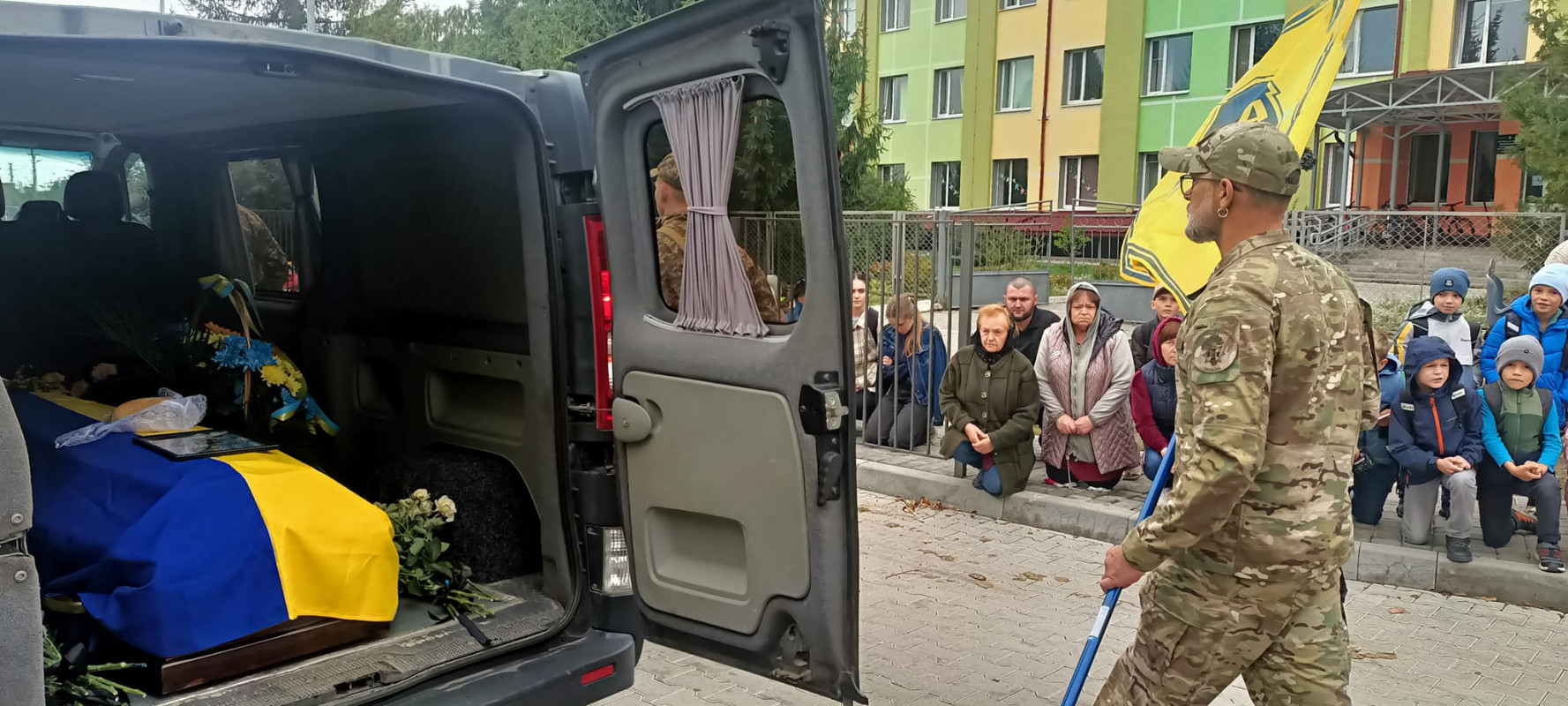 Майже тиждень у родини жевріла надія, та не судилося: на Волині останню земну шану віддали 30-річному Герою Леоніду Щебету