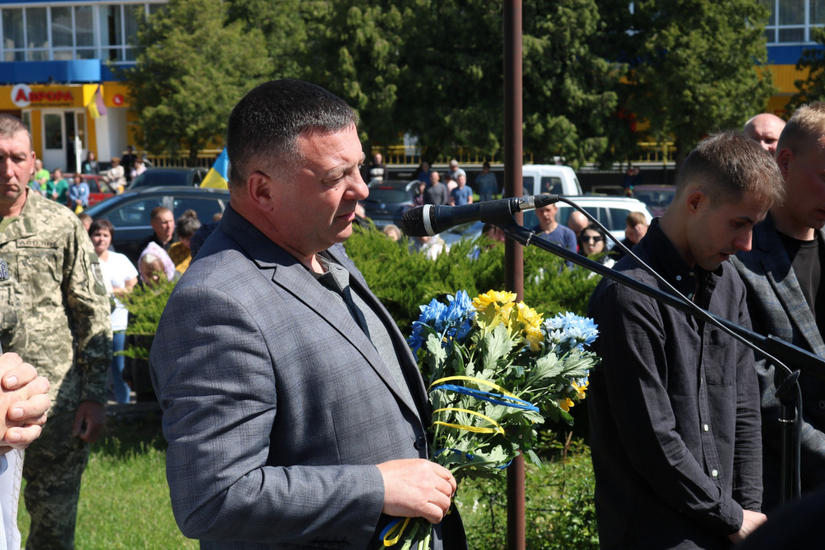 Його подвиг назавжди залишиться в наших серцях: у громаді на Волині провели в останню дорогу воїна Вадима Ковальчука